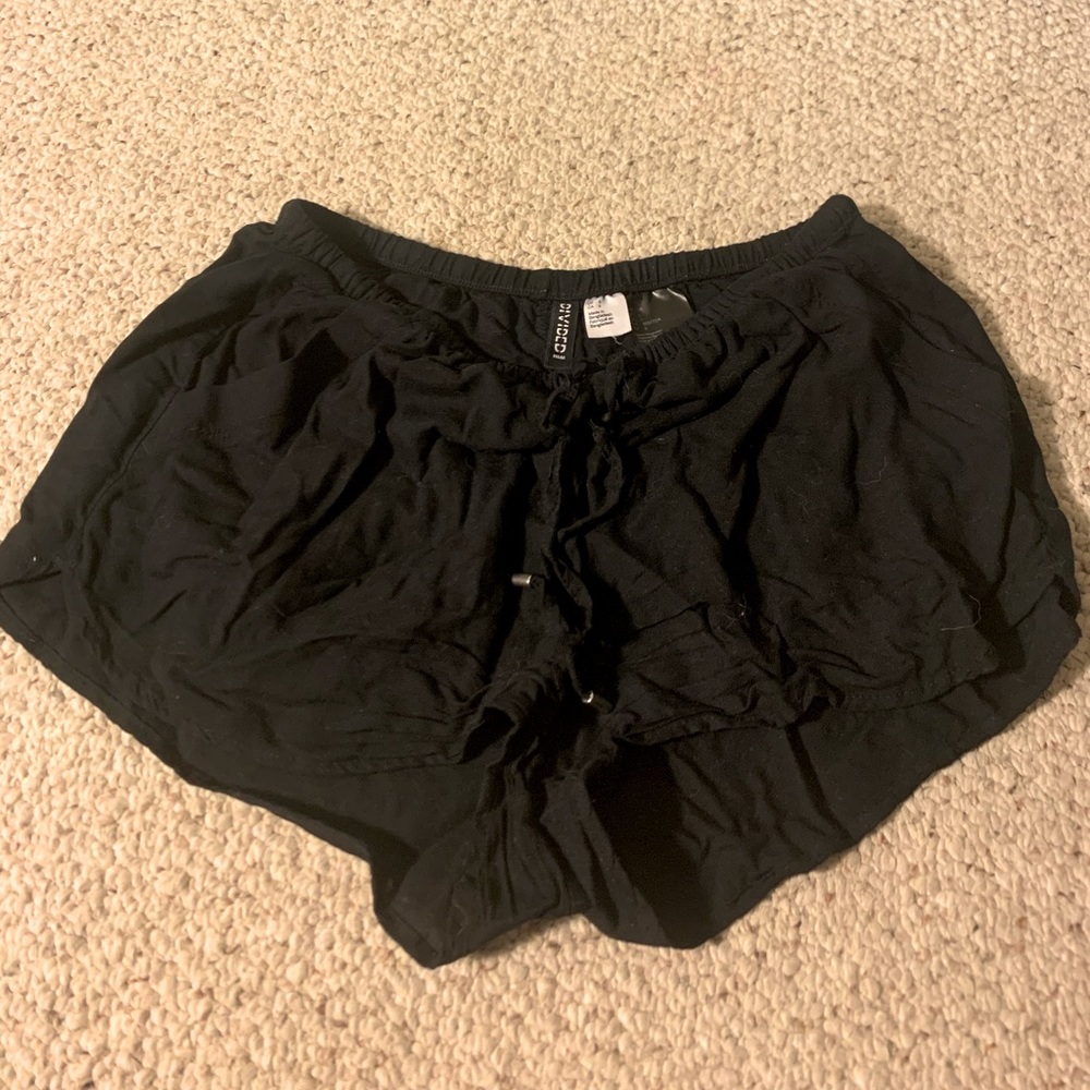 H&M divided short shorts
